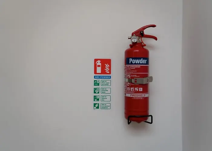 4 Bed Failsworth - 3 Bathrooms - Free Parking - Mon-fri - Ideal For Contractors And Families