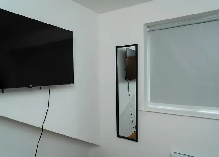 4 Bed Failsworth - 3 Bathrooms - Free Parking - Mon-fri - Ideal For Contractors And Families Holiday home *