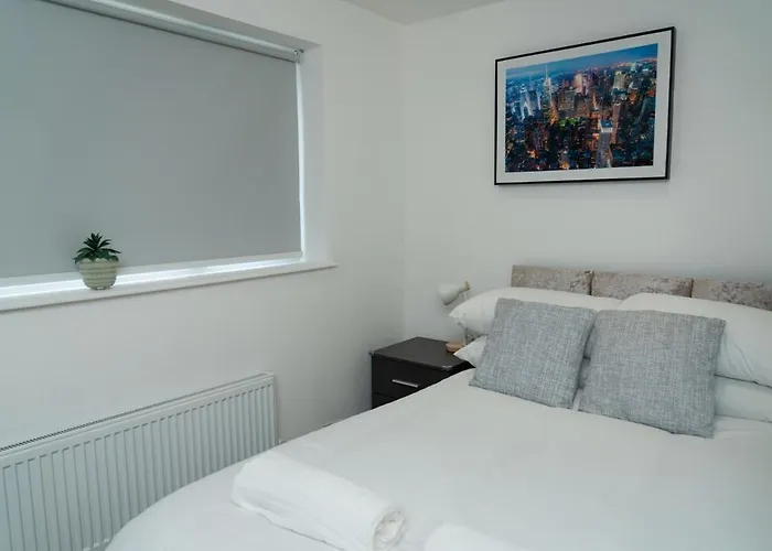 Holiday home 4 Bed Failsworth - 3 Bathrooms - Free Parking - Mon-fri - Ideal For Contractors And Families *