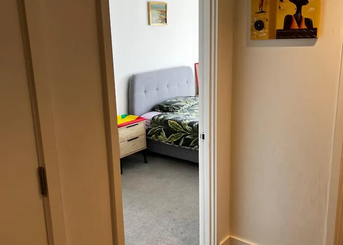 Private Double With Shared Amenities Near Accommodatie bij particulieren