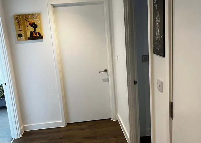 Private Double With Shared Amenities Near Accommodatie bij particulieren