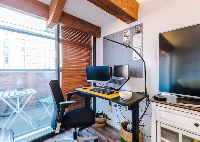 Mcr 2br 2ba, Parking, Wifi, Full Kitchen *