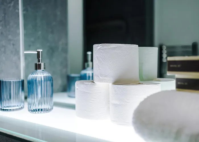 Mcr 2br 2ba, Parking, Wifi, Full Kitchen شقة *