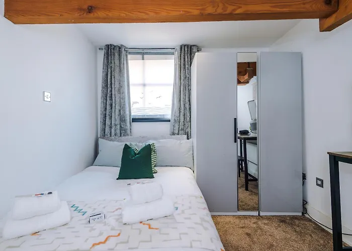 Mcr 2br 2ba, Parking, Wifi, Full Kitchen شقة *