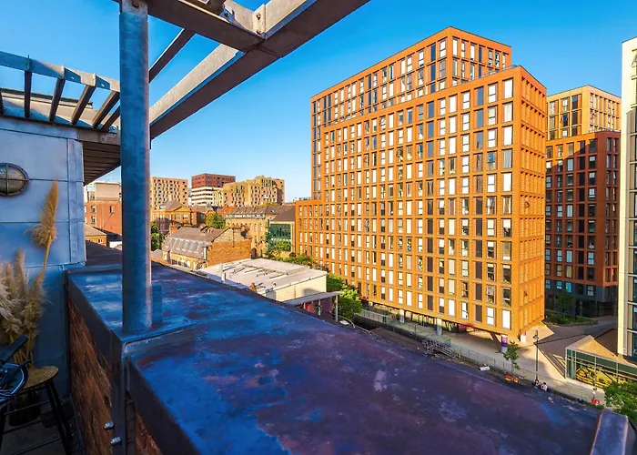 Mcr 2br 2ba, Parking, Wifi, Full Kitchen