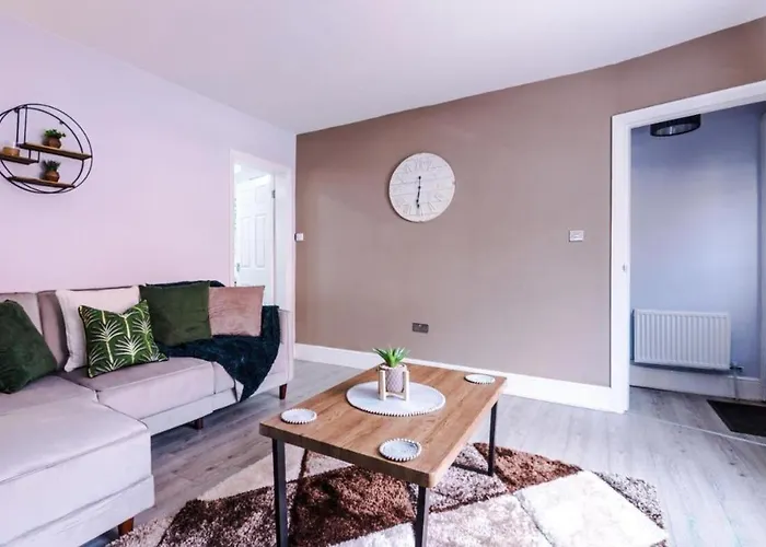 Stylish 3br-colourful-sleeps 5