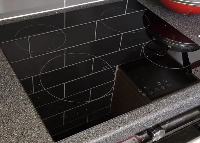 Single Sunny Stretford * 맨체스터