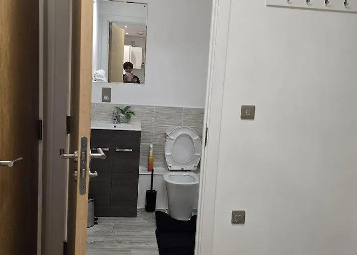 Mega9 Luxury 2bedrooms - 2baths, 2toilets Manchester