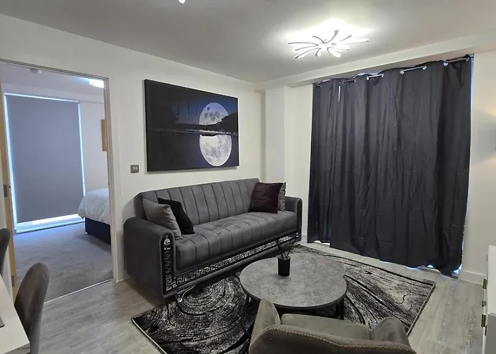 Mega9 Luxury 2bedrooms - 2baths, 2toilets Apartment Manchester