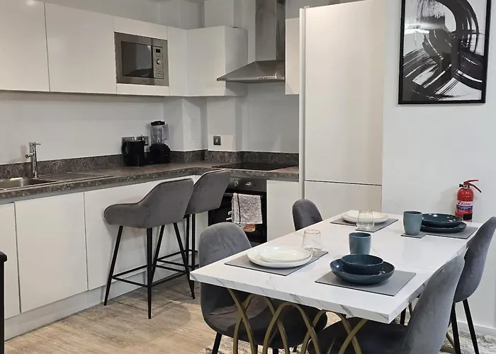 Mega9 Luxury 2bedrooms - 2baths, 2toilets *