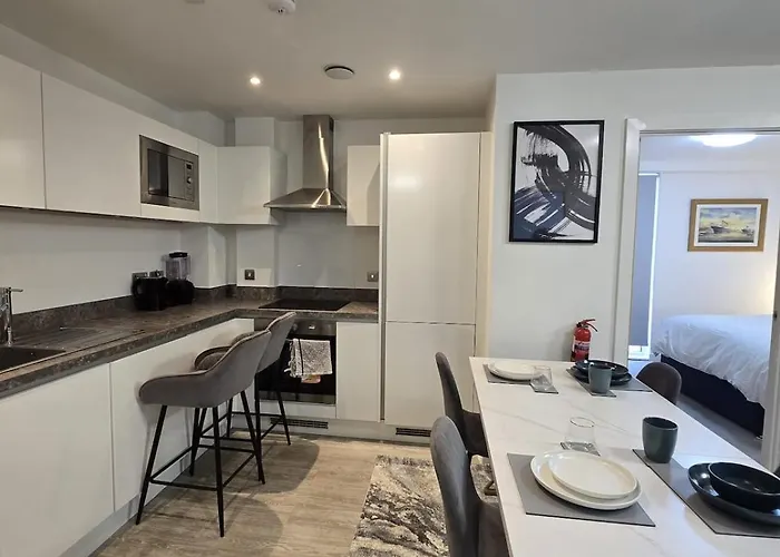 Mega9 Luxury 2bedrooms - 2baths, 2toilets Apartment *