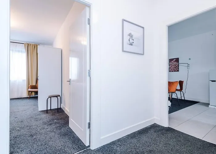 Daire Modern Sleeps 4 & Free Parking *