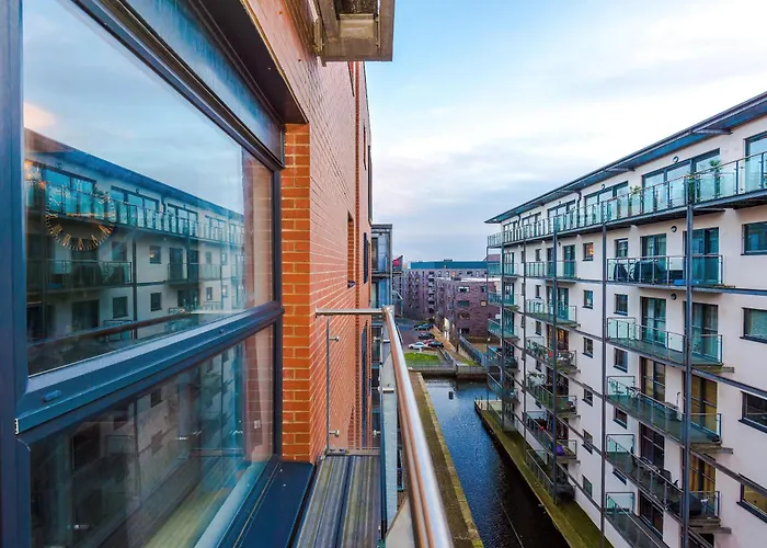 New, Luxe 2br, Manchester, Pool Table, Parking, Balcony, Ps4