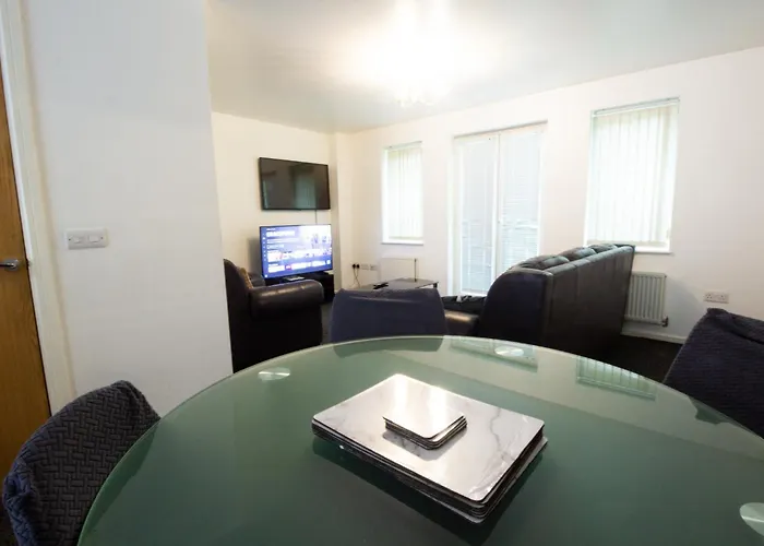 Close To Centre 3-bed Townhouse, Sleeps 7, Free Parking, Great Transport Links 公寓 *