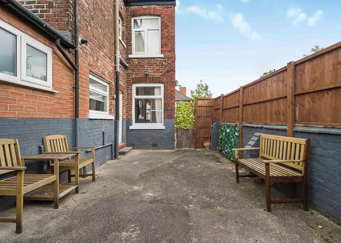 Гостевой дом Guestready - Charming In Vibrant Levenshulme 4*