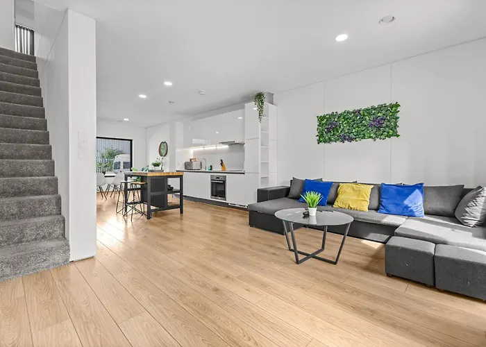 Large Townhouse 5 Beds With Two Parking Spaces - Centre