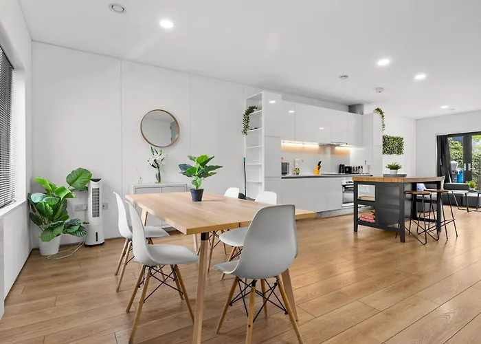 Large Townhouse 5 Beds With Two Parking Spaces - Centre Daire *