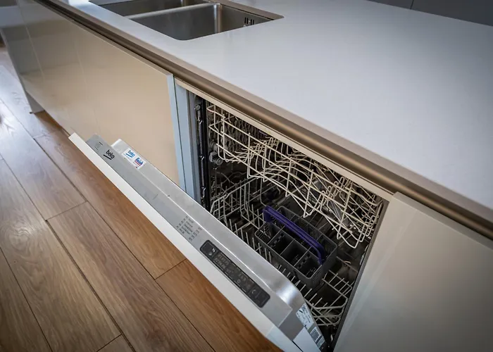 Large Townhouse 5 Beds With Two Parking Spaces - Centre 맨체스터