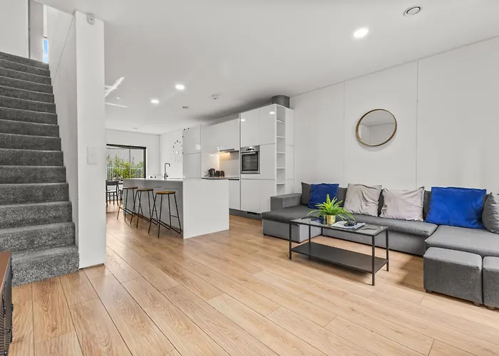 Large Townhouse 5 Beds With Two Parking Spaces - Centre 펜션 *