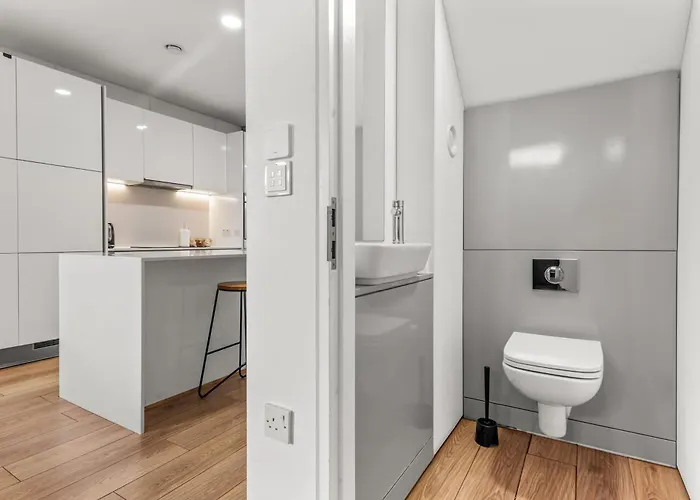 Large Townhouse 5 Beds With Two Parking Spaces - Centre * 맨체스터