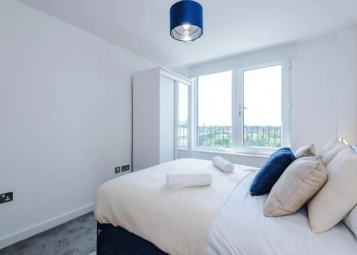 2br Flat In Salford, Modern, Centre, Wifi, Kitchen Lägenhet *