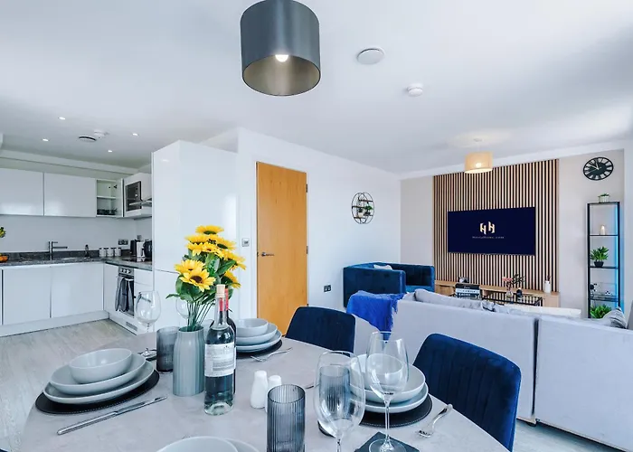 2br Chic And Stylish In Salford, Wifi, Kitchen, Parking With View Daire Manchester