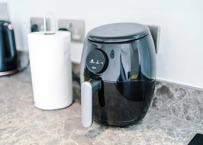 2br Chic And Stylish In Salford, Wifi, Kitchen, Parking With View Daire *