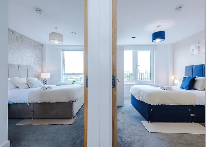 Daire 2br Chic And Stylish In Salford, Wifi, Kitchen, Parking With View Manchester