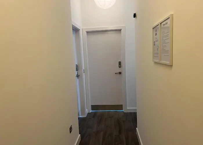 2 Morden In Centre *