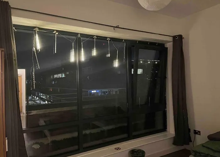 2 Morden In Centre * Манчестер