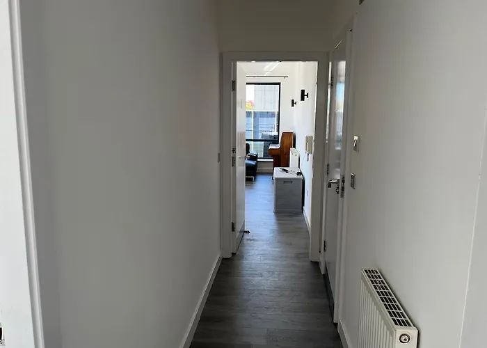 2 Morden In Centre Апартаменты Манчестер