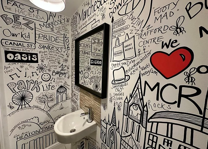 Stylish 4br Townhouse On Stretford Marina - Waterside In M32 Μάντσεστερ