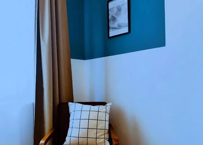 Modern Sleeps 4 & Free Parking * Manchester