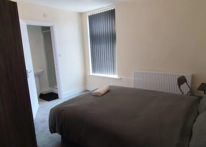 게스트하우스 En-suite Double-bedroom In The Heart Of Salford Cr4 Perfect For Short *