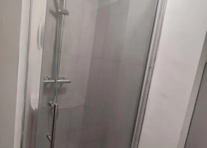 En-suite Double-bedroom In The Heart Of Salford Cr1 Perfect For Short 招待所