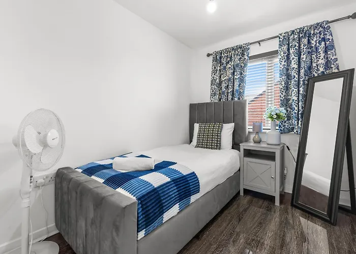 펜션 New Large Townhouse 3 Bedrooms 4 Beds And Parking 맨체스터