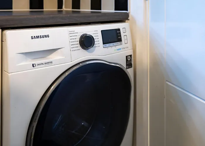 New Large Townhouse 3 Bedrooms 4 Beds And Parking 펜션