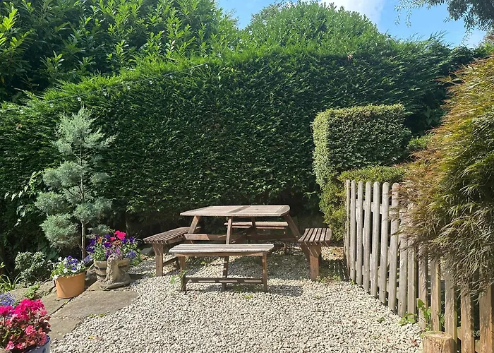 Daire The Garden Apartment, Near Airport & *