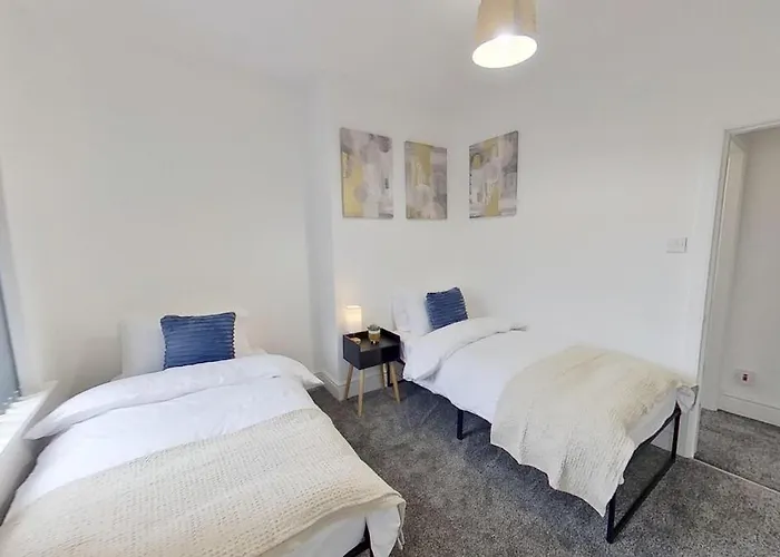 Сasa de vacaciones 2br-nearcitycentre-wifi-parking-garden *