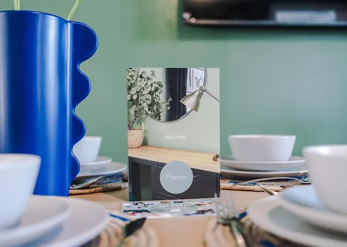 Stunning House By Purestay - 8 Beds With Free Parking