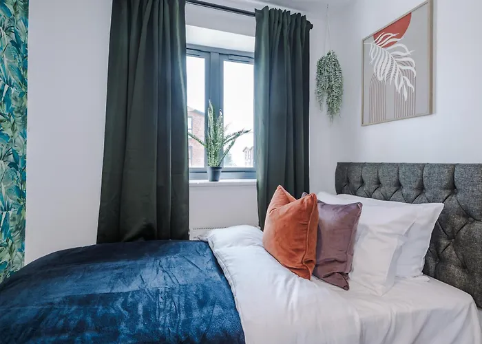 Stunning House By Purestay - 8 Beds With Free Parking Дом отдыха