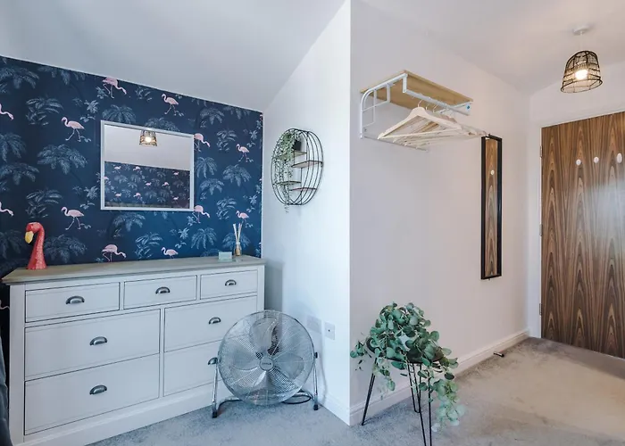 Дом отдыха Stunning House By Purestay - 8 Beds With Free Parking Манчестер