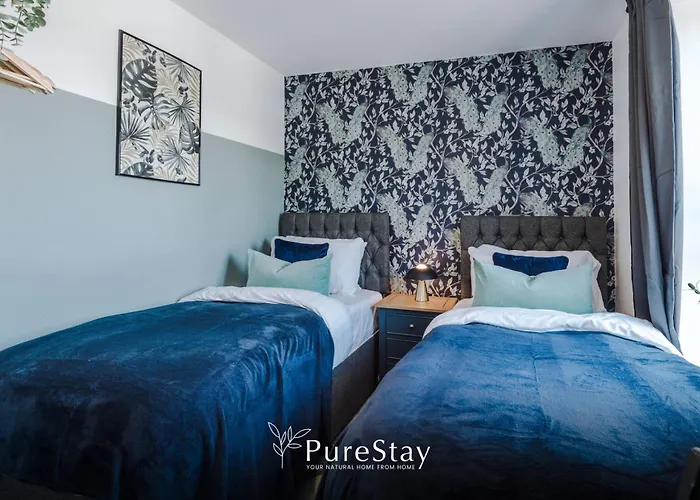 Дом отдыха Stunning House By Purestay - 8 Beds With Free Parking *