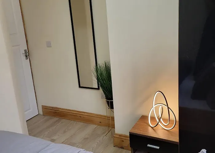 Kwatera prywatna In 6 Minutes Drive To Victoria Station Manchester