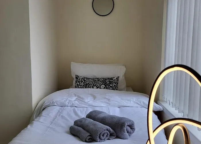 In 6 Minutes Drive To Victoria Station * Manchester