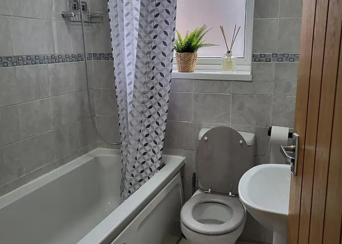 Kwatera prywatna In 6 Minutes Drive To Victoria Station