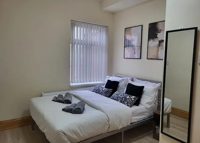 Kwatera prywatna In 6 Minutes Drive To Victoria Station Manchester