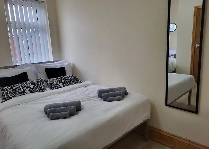 In 6 Minutes Drive To Victoria Station Kwatera prywatna