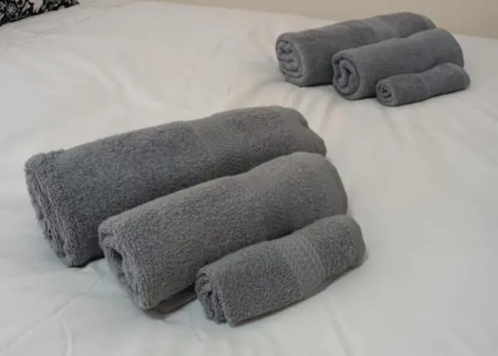 In 6 Minutes Drive To Victoria Station Kwatera prywatna