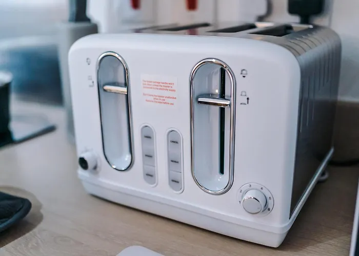 شقة Stylish 2-bed Apartment, Sleeps 6, Free Parking *